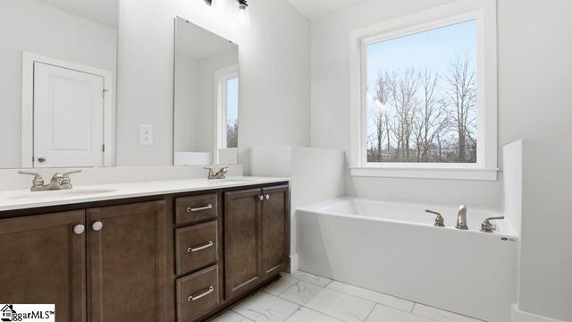 512 Landseer Drive, Landrum, SC 29356