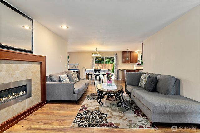 15902 Woodland Avenue E, Puyallup, WA 98375