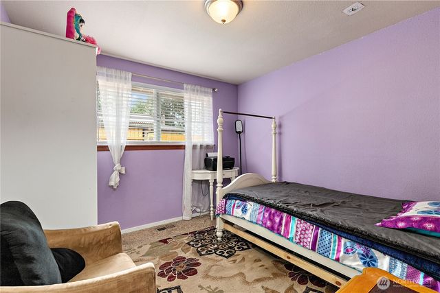 15902 Woodland Avenue E, Puyallup, WA 98375