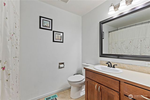 15902 Woodland Avenue E, Puyallup, WA 98375