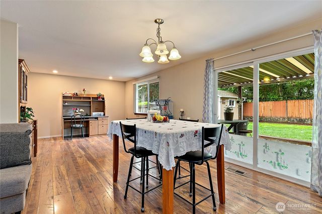 15902 Woodland Avenue E, Puyallup, WA 98375