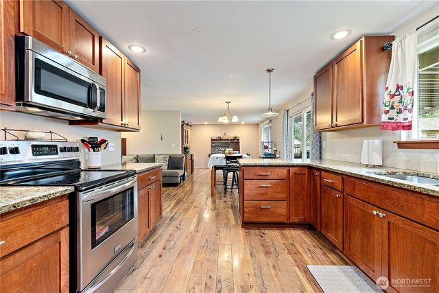 15902 Woodland Avenue E, Puyallup, WA 98375