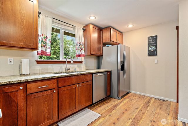 15902 Woodland Avenue E, Puyallup, WA 98375