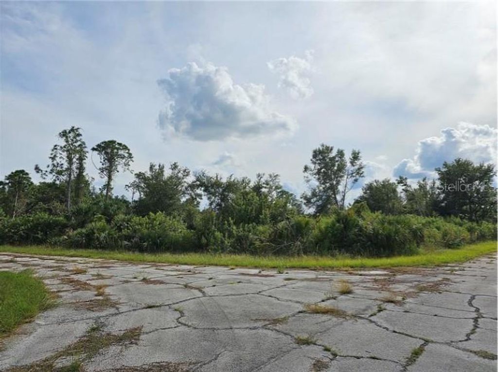 Lot 1 HINSHAW AVENUE, North Port, FL 34288