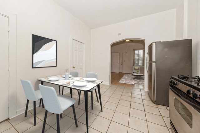 2242 W 19th Street 1R, Chicago, IL 60608