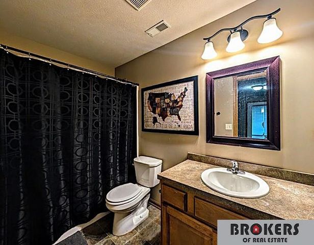 5230 N 13 Street, Lincoln, NE 68521