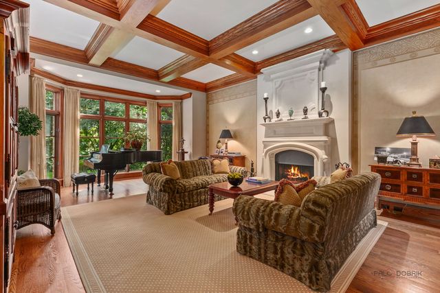 1271 N Green Bay Road, Lake Forest, IL 60045
