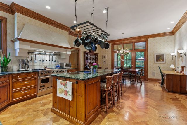 1271 N Green Bay Road, Lake Forest, IL 60045