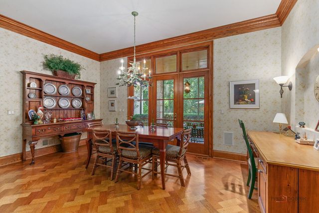 1271 N Green Bay Road, Lake Forest, IL 60045