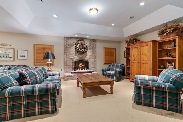 1271 N Green Bay Road, Lake Forest, IL 60045