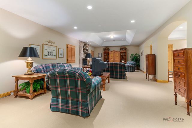 1271 N Green Bay Road, Lake Forest, IL 60045