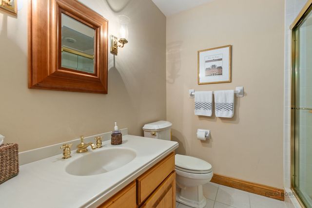 1271 N Green Bay Road, Lake Forest, IL 60045