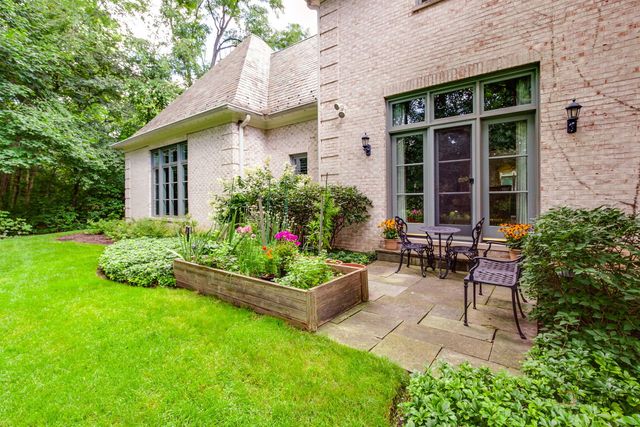 1271 N Green Bay Road, Lake Forest, IL 60045