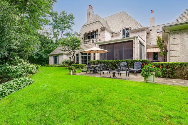 1271 N Green Bay Road, Lake Forest, IL 60045