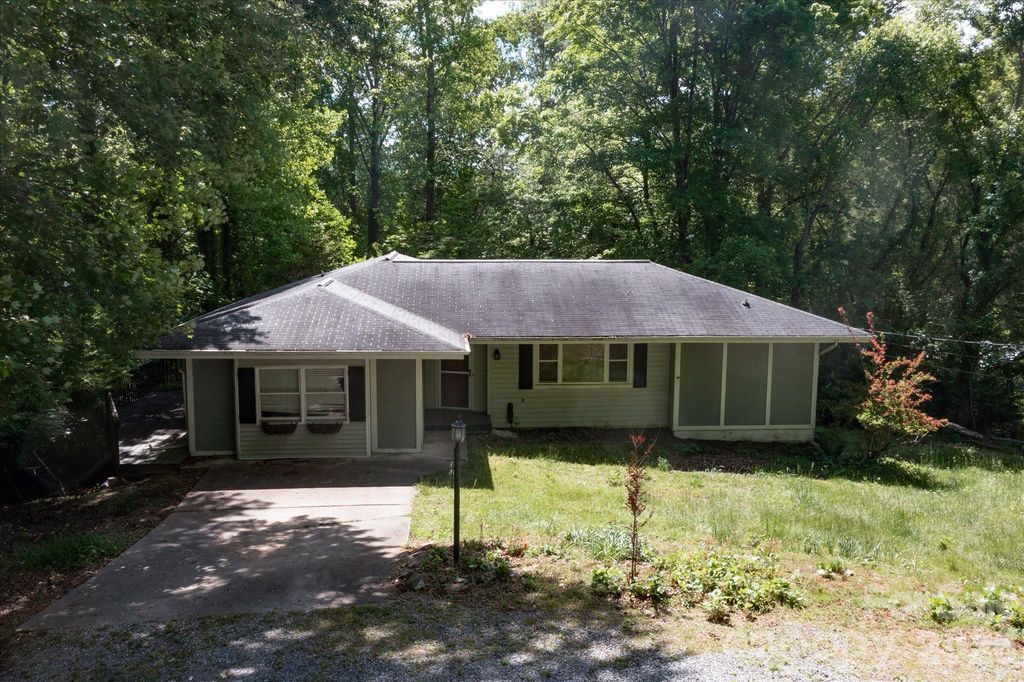 147 Barberry Heights Drive, Brevard, NC 28712