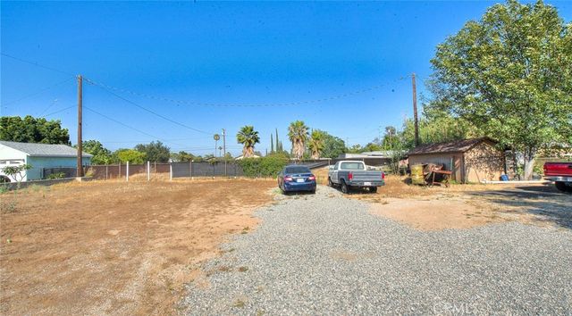 17788 San Bernardino, Fontana, CA 92335