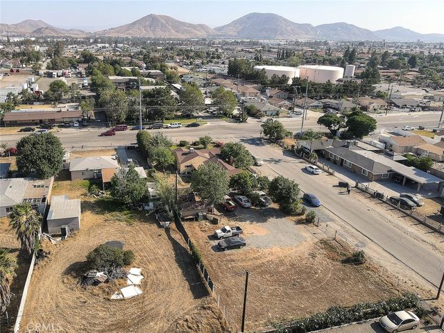 17788 San Bernardino, Fontana, CA 92335