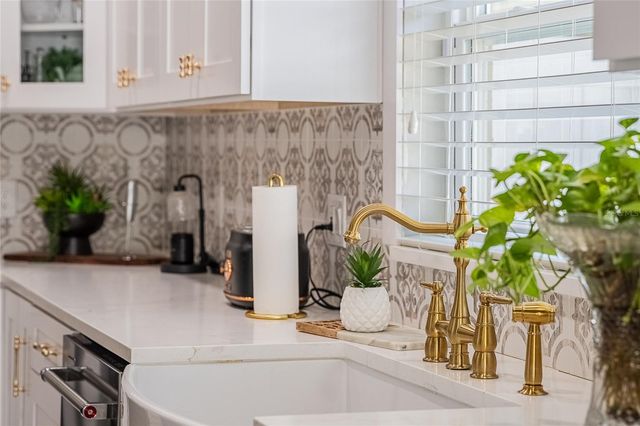 2524 SIENA WAY, Valrico, FL 33596