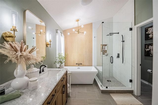 2524 SIENA WAY, Valrico, FL 33596