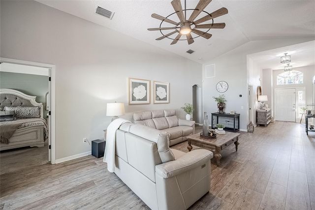 2524 SIENA WAY, Valrico, FL 33596