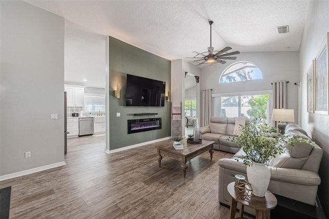 2524 SIENA WAY, Valrico, FL 33596