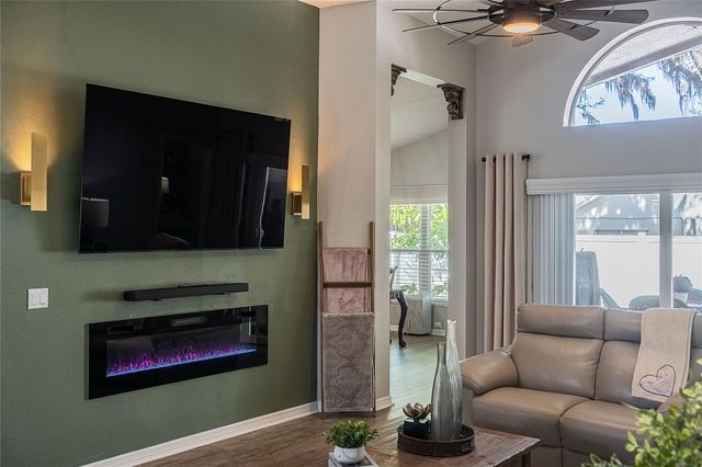 2524 SIENA WAY, Valrico, FL 33596