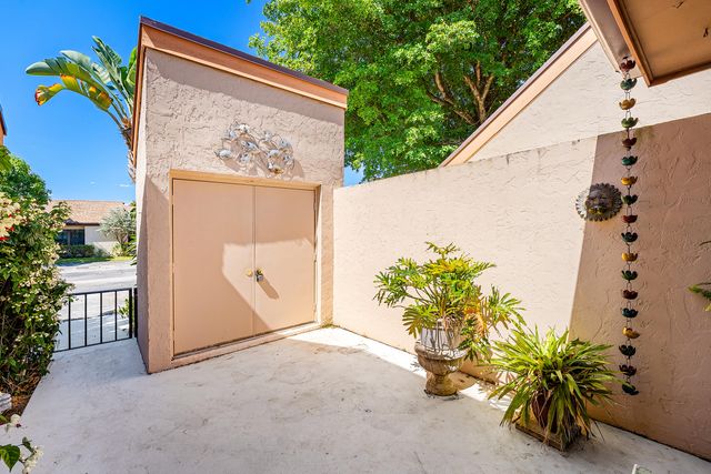 5202 Tarregon Lane, Palm Beach Gardens, FL 33418