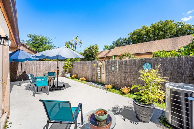 5202 Tarregon Lane, Palm Beach Gardens, FL 33418
