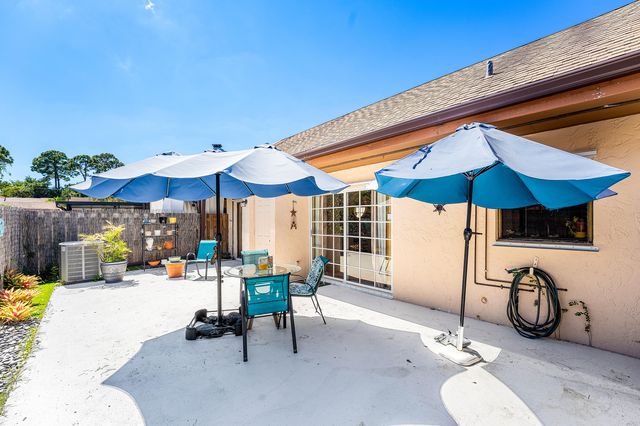 5202 Tarregon Lane, Palm Beach Gardens, FL 33418