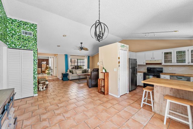 5202 Tarregon Lane, Palm Beach Gardens, FL 33418