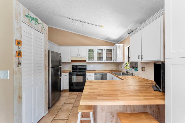5202 Tarregon Lane, Palm Beach Gardens, FL 33418