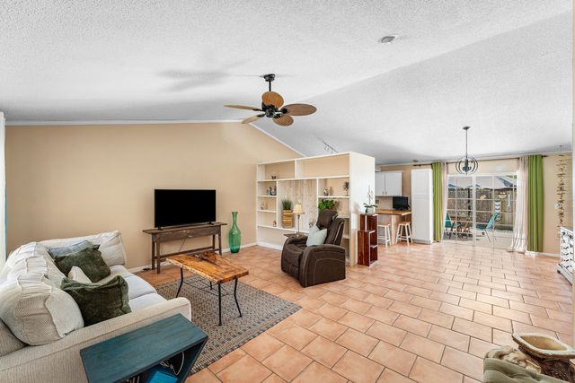5202 Tarregon Lane, Palm Beach Gardens, FL 33418