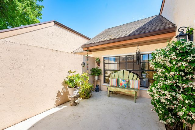 5202 Tarregon Lane, Palm Beach Gardens, FL 33418