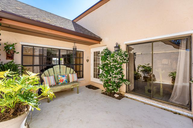 5202 Tarregon Lane, Palm Beach Gardens, FL 33418