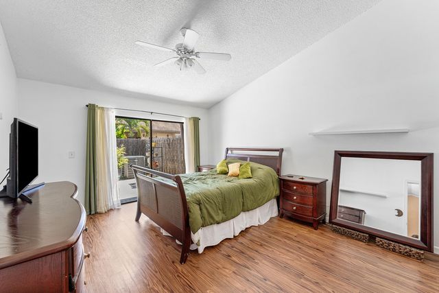 5202 Tarregon Lane, Palm Beach Gardens, FL 33418