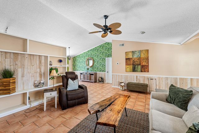 5202 Tarregon Lane, Palm Beach Gardens, FL 33418