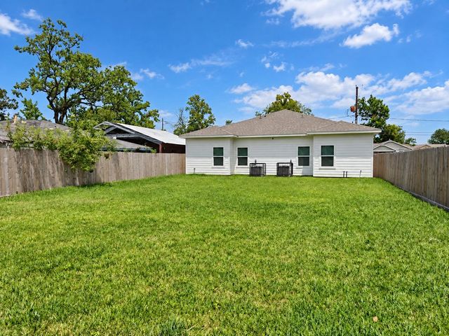 4124 Vaughn Street A, Houston, TX 77016