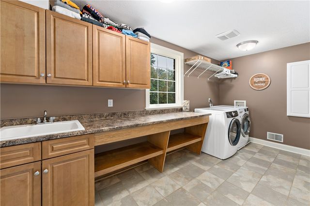 201 MacFadden Dr, Pine Twp, PA 15044