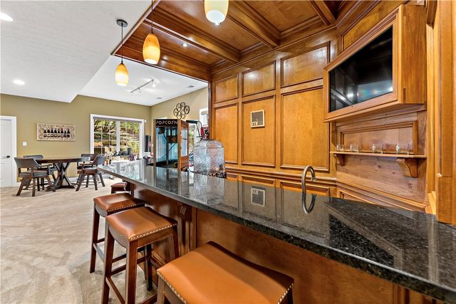 201 MacFadden Dr, Pine Twp, PA 15044
