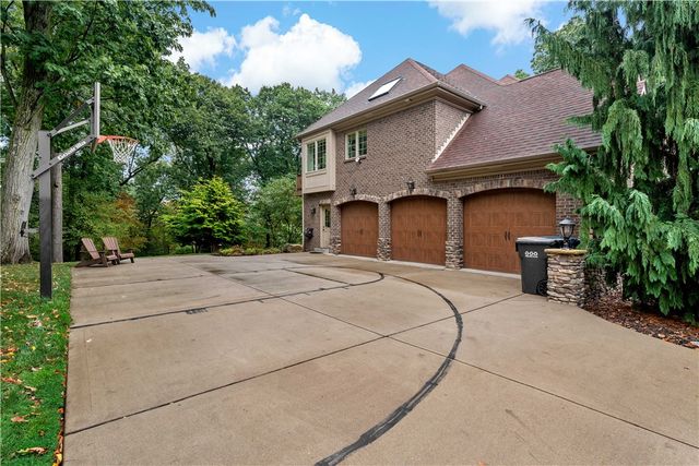 201 MacFadden Dr, Pine Twp, PA 15044