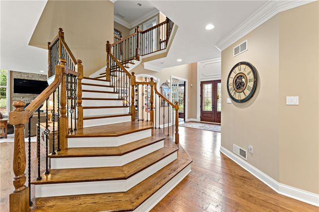 201 MacFadden Dr, Pine Twp, PA 15044