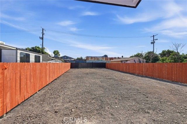 910 E 107th Street, Los Angeles, CA 90002