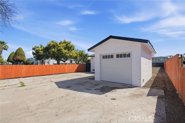 910 E 107th Street, Los Angeles, CA 90002