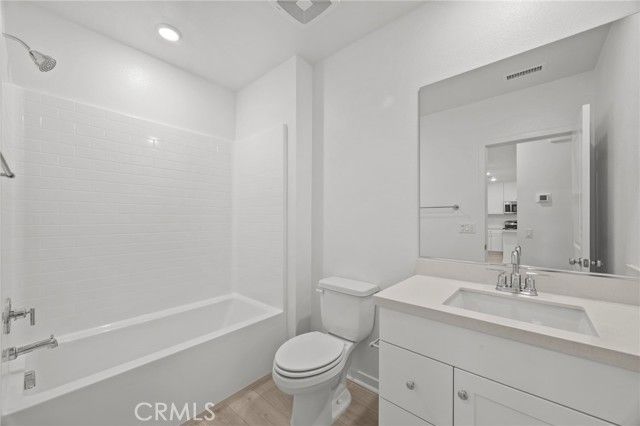 980 N Tangent Privado 202, Ontario, CA 91764