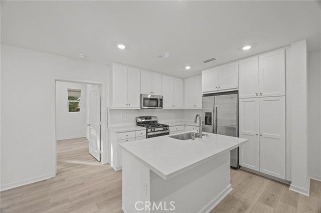 980 N Tangent Privado 202, Ontario, CA 91764