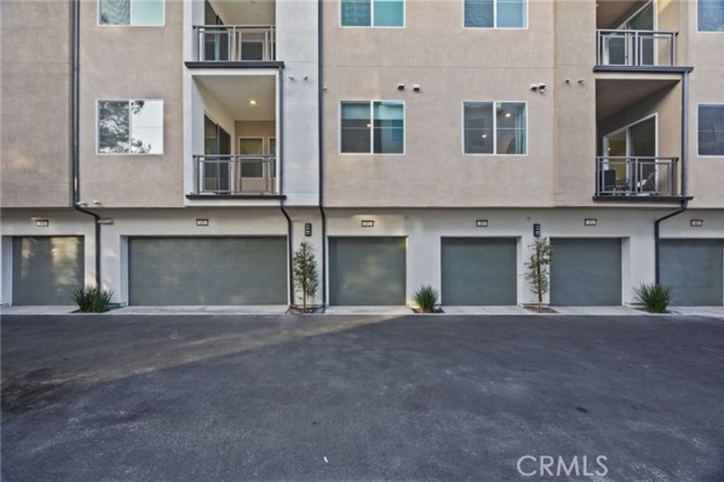 980 N Tangent Privado 202, Ontario, CA 91764