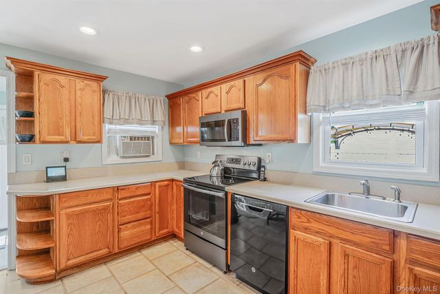 59 Northridge Street, Patchogue, NY 11772
