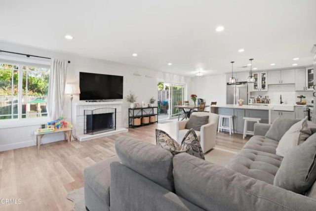 5210 Creekside Road, Camarillo, CA 93012