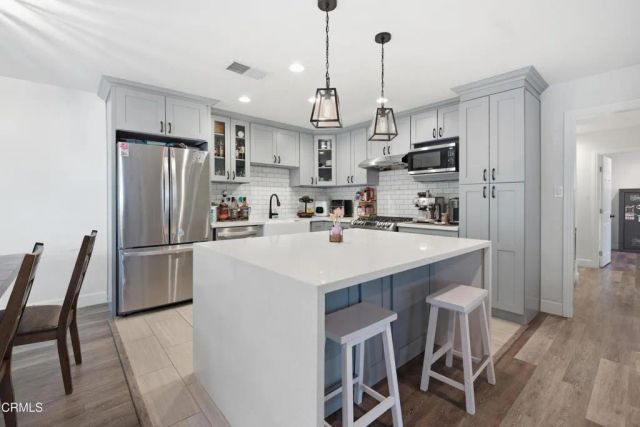 5210 Creekside Road, Camarillo, CA 93012