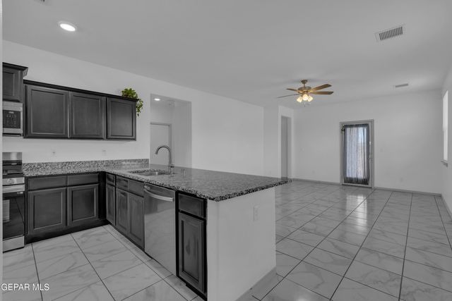 11493 SUNSET VIEW Drive, Socorro, TX 79927